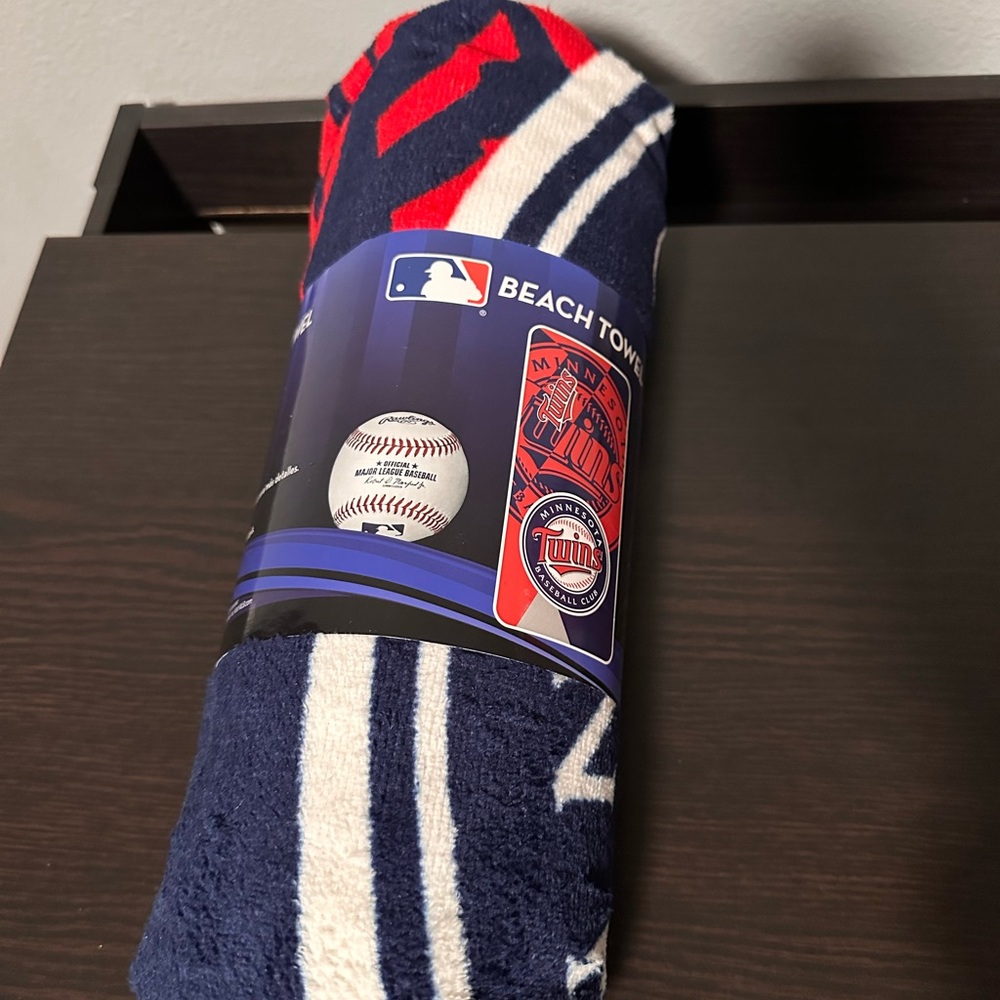 MLB Minnesota Twins beach towel NWT
